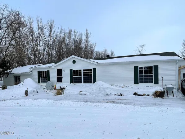 8752 40th St SE, Jamestown, ND 58401