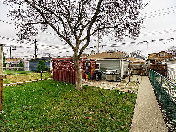 3rd image of 4034 N Marmora Ave