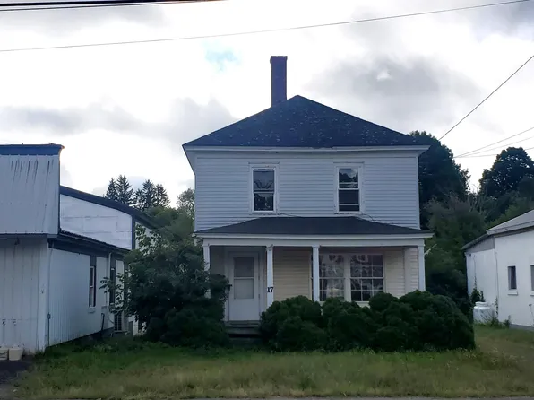 17 Summer Street, Dover-Foxcroft, ME 04426