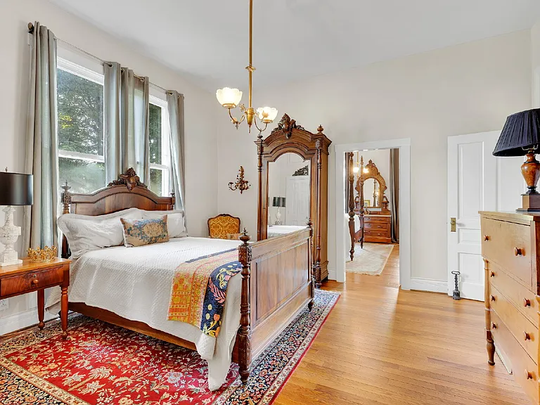 221 N Walnut St — Photo 15