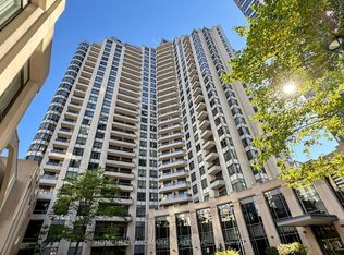 15 Northtown Way #220, Toronto, ON M2N 7A2