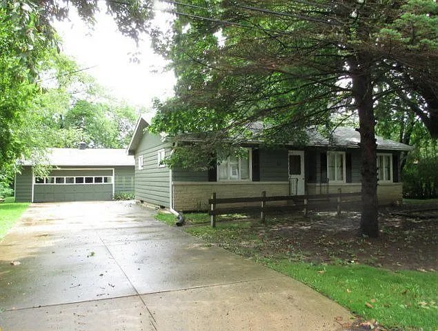 705 Esta Dr photo 1
