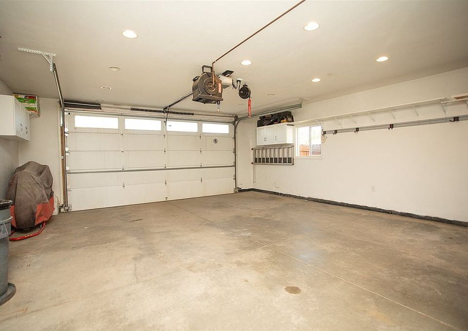 1st image of 185 Johnson St