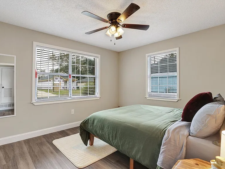 720 Dixon St — Photo 32