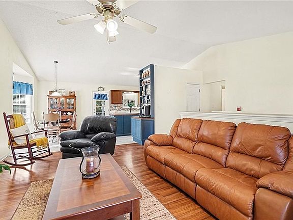 5th image of 100 Hunter Pl