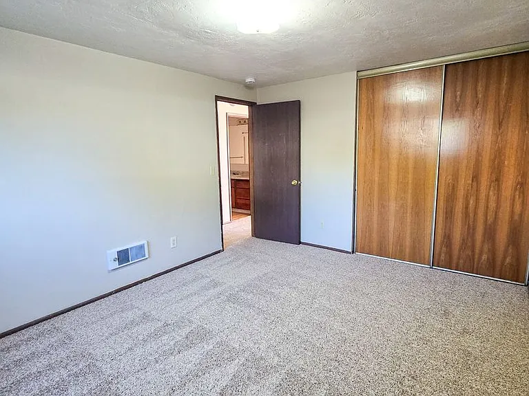 Apartment in West Salem near banks, shopping areas, bus lines, and downtown! ~ Colonial — Photo 48