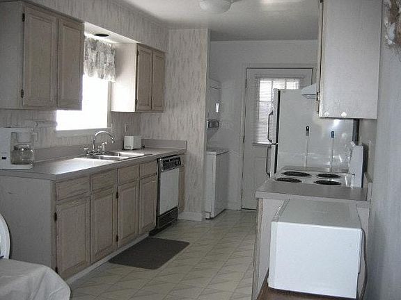 4th image of 2408 Arctic Ave APT 1