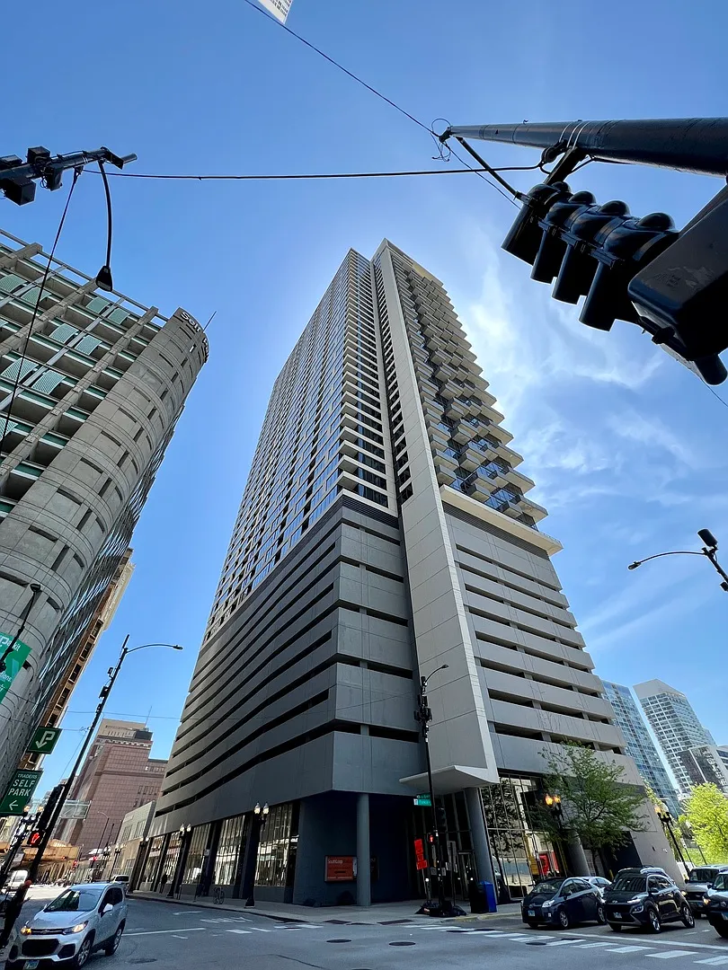 235 W Van Buren St Unit 3310 photo 1