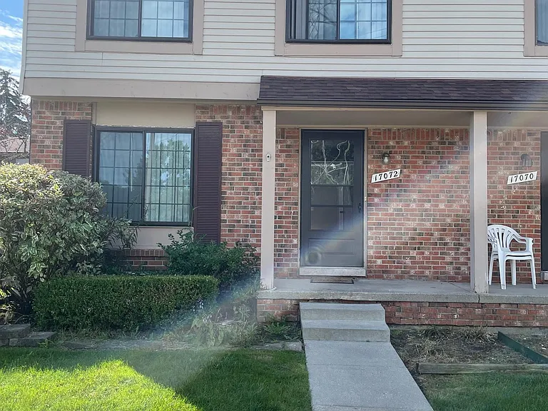 17072 Kingsbrooke Dr — Photo 2