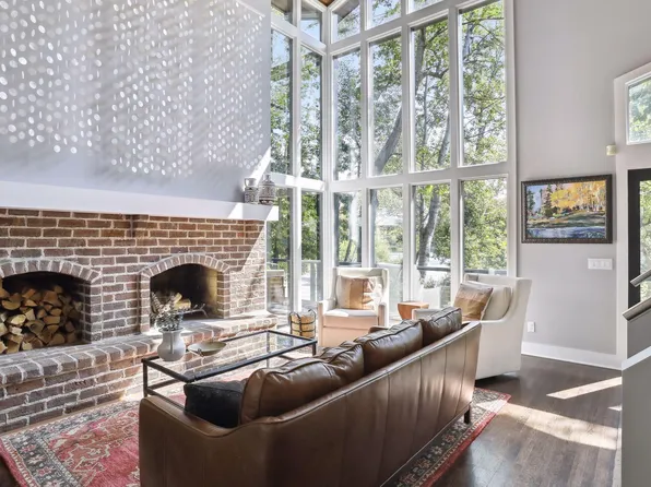 2325 Sheridan Hills Rd, Wayzata, MN 55391