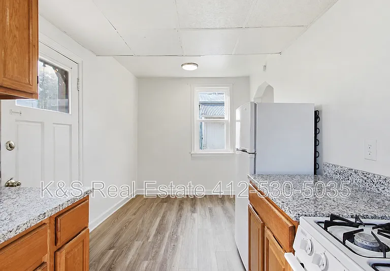 1810 Salem St — Photo 4