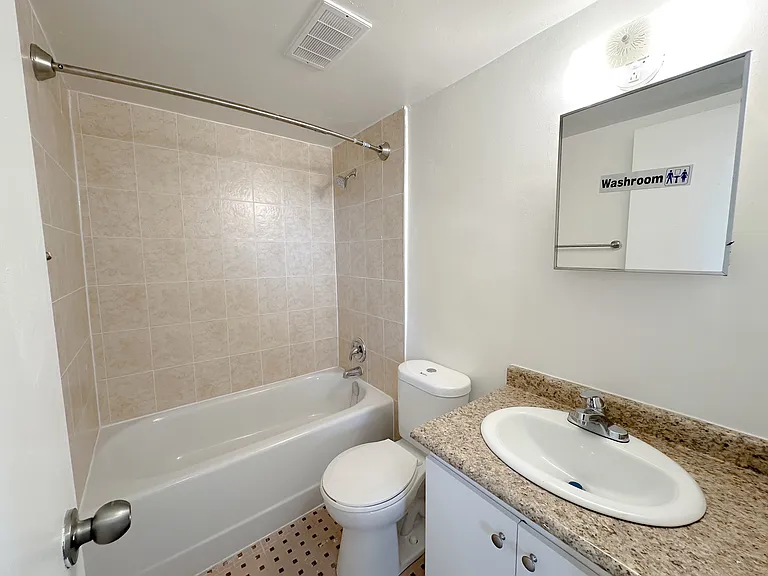 25 Paisley Blvd W — Photo 12