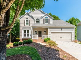 3 Chestnut Bluffs Ct, Greensboro, NC 27407