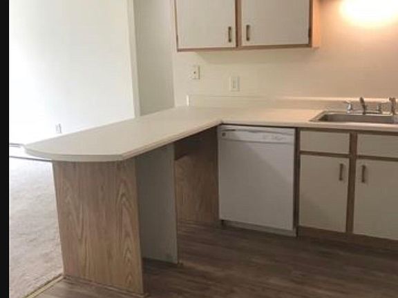5th image of 3 Knights Bridge Dr APT 308