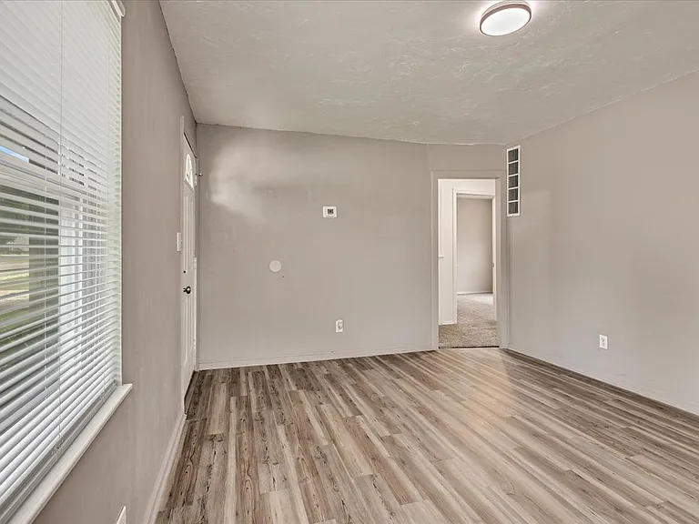 1536 SW 52nd St — Photo 18
