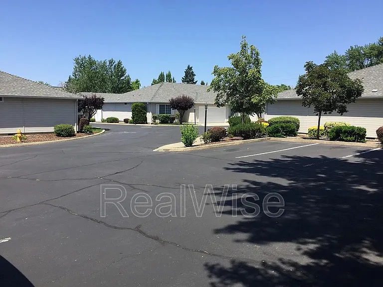 1221 Skeeters Ln #8 — Photo 4