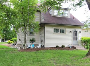 298 N Pleasant Rd, Lake Zurich, IL 60047