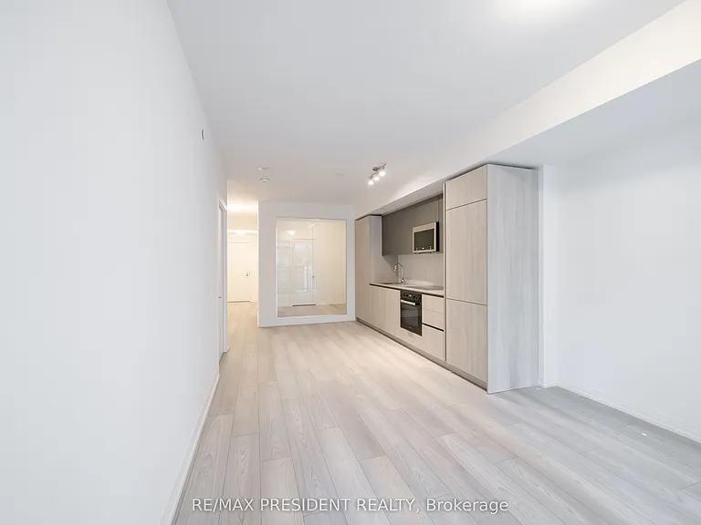 400 King St W #610 — Photo 20