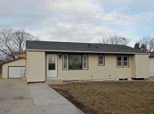 2067 Burton Ave, Waterloo, IA 50703