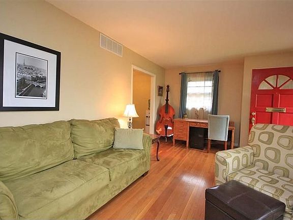 3rd image of 2830 Southview Dr