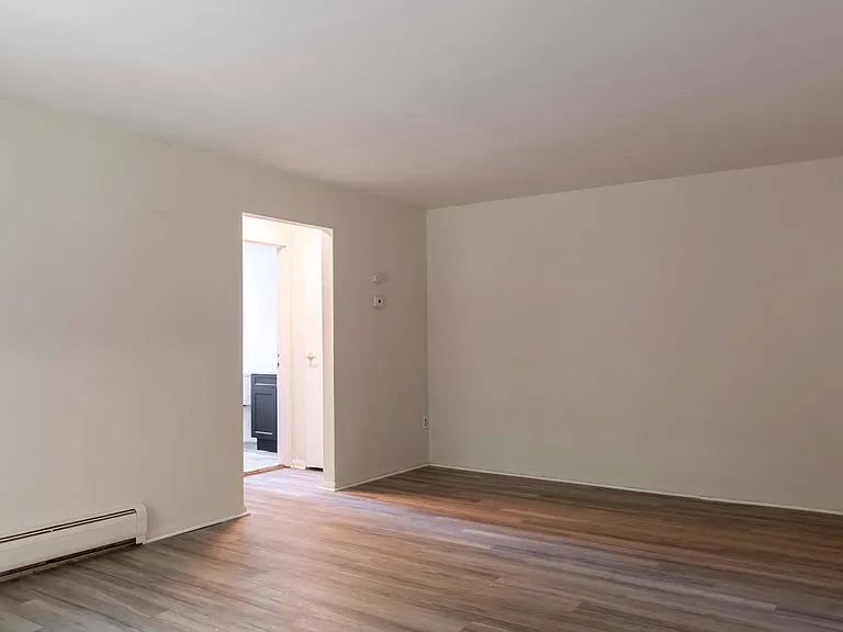Croftwood Apartments — Photo 7
