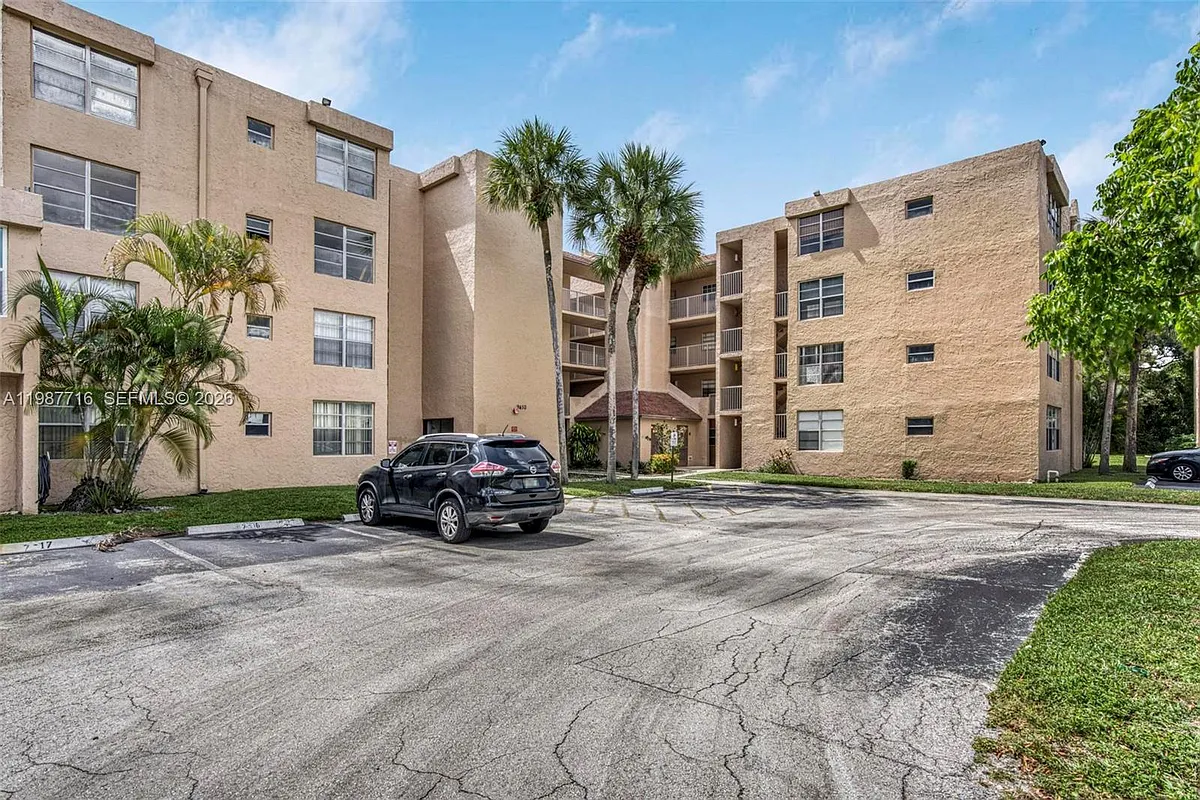 Building Photo - 9450 Live Oak Pl #102