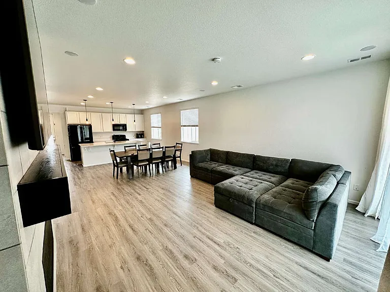 3983 Castle Vista Dr — Photo 6