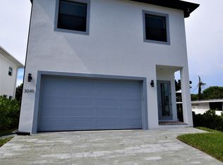 3045 Lunar St, Naples, FL 34112