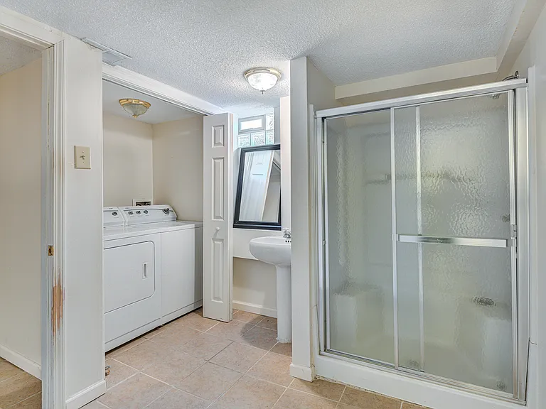 1052 N Layman Ave — Photo 24