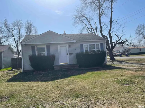 1021 Smith St, Carmi, IL 62821