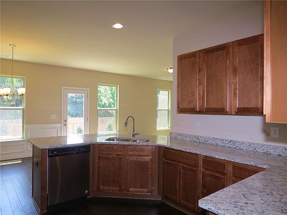 4th image of 722 Sundial Ln