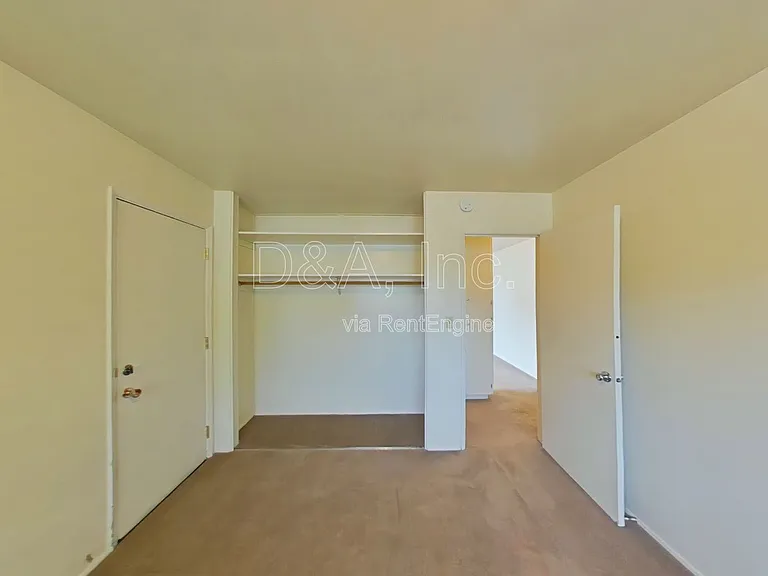 780 NW 11th St — Photo 5