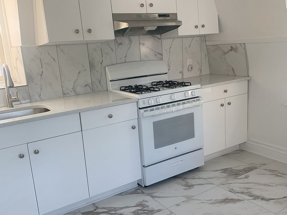 Bright and Recently Renovated Kitchen