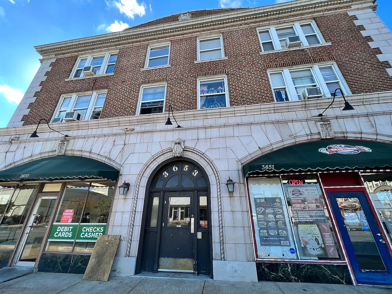 P Building — Photo 1