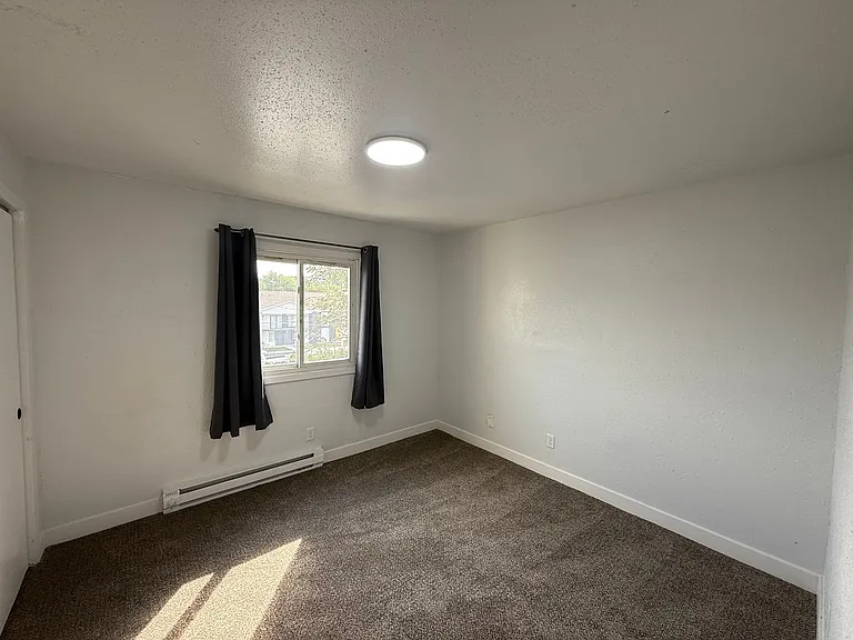 Crossroad Apartments — Photo 9