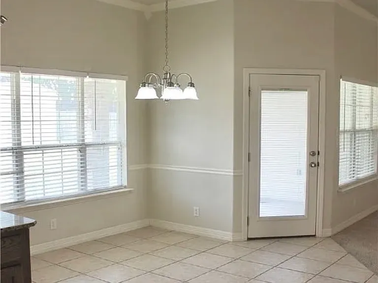 2015 Drawbridge Dr — Photo 7