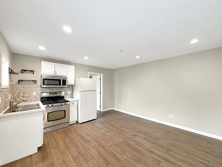 4214 Cleveland Ave — Photo 2