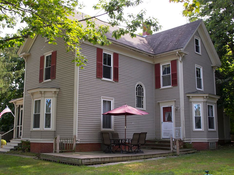 2nd image of 1582 Forest Ave