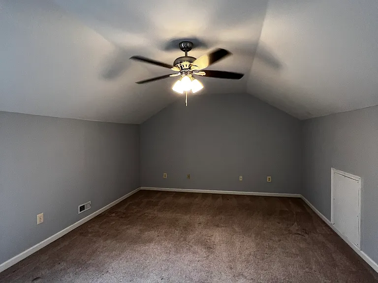 150 Canterbury Ln — Photo 7