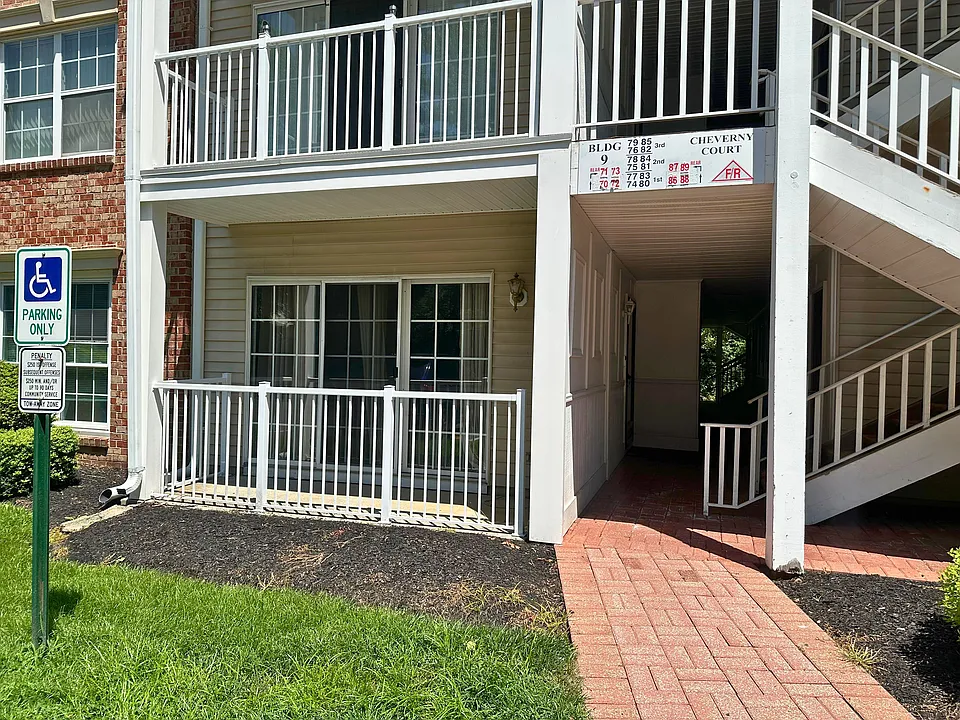 74 Cheverny Ct