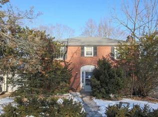 9 Inis Cir, Newton, MA 02465