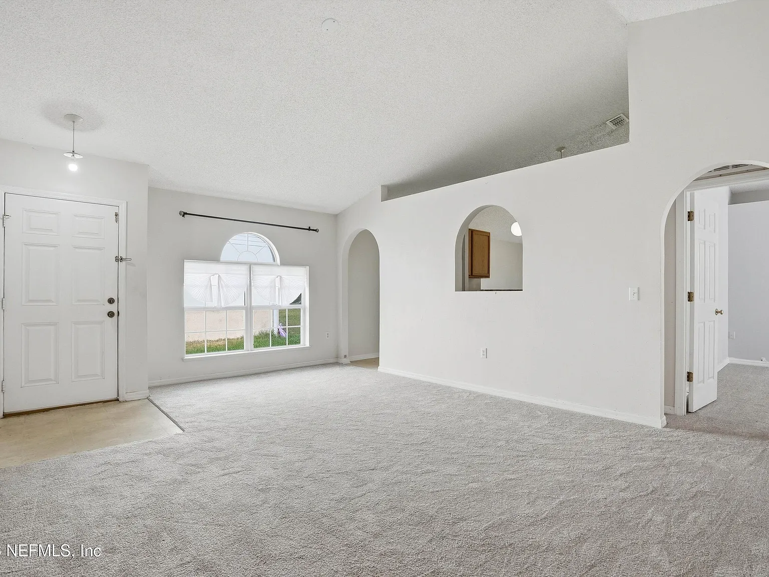 3 bed, 2.0 bath, 1300 sqft, $1,750 — Photo 2