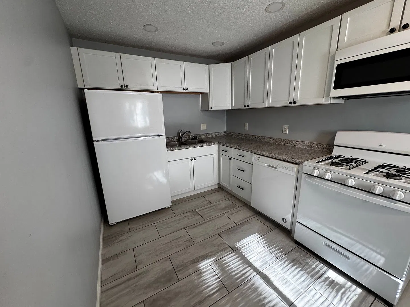 HM 3234 Heatherton Drive — Photo 2