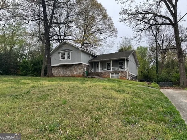 4447 Lake Breeze Dr, Stone Mountain, GA 30083