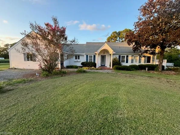 806 Blue Water Dr, Moon, VA 23119