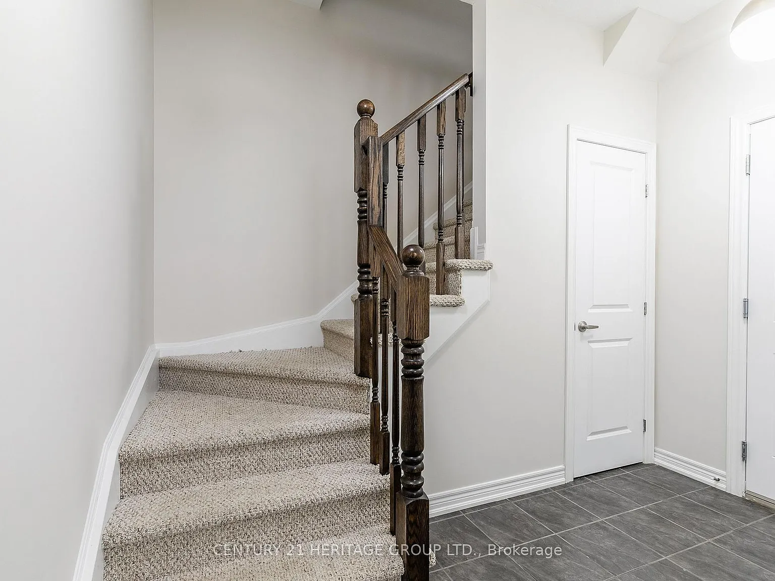 2 bed, $2,550 — Photo 4