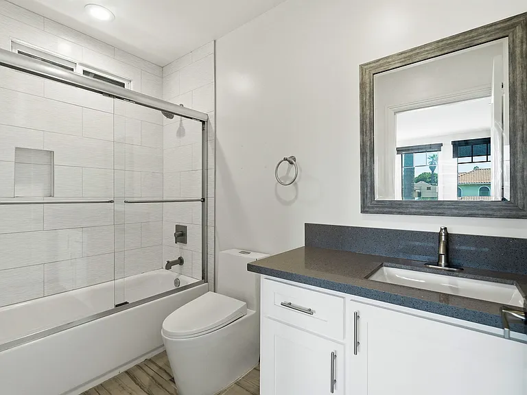 1822 S Harvard Blvd — Photo 14