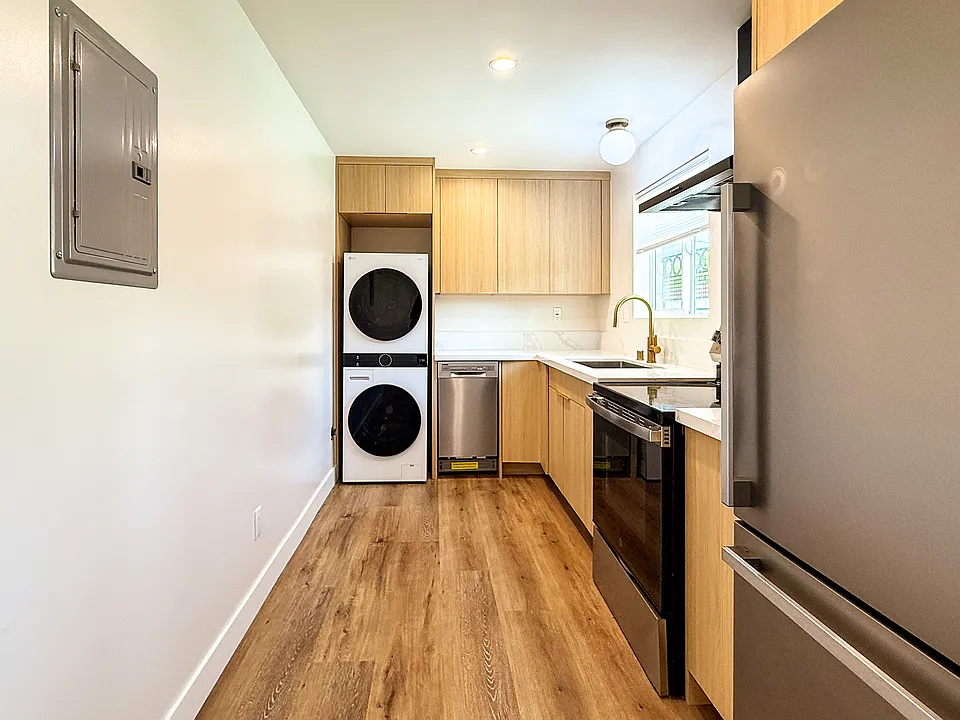 1346 S Dunsmuir Ave #1/2