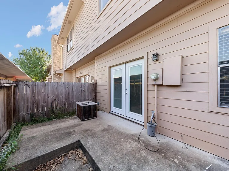 7700 Creekbend Dr #30 — Photo 22