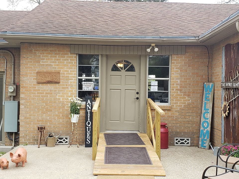 Main entrance at back of house